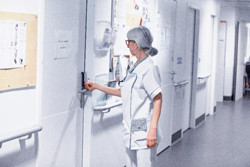 Centre Hospitalier Métropole Savoie : Sécuriser et centraliser la gestion des accès grâce à la technologie Aperio® Centre Hospitalier Métropole Savoie : Sécuriser et centraliser la gestion des accès grâce à la technologie Aperio®