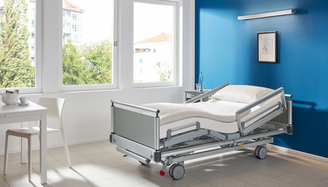 Les patients et le personnel profitent des avantages des nouveaux lits médicalisés S 966
