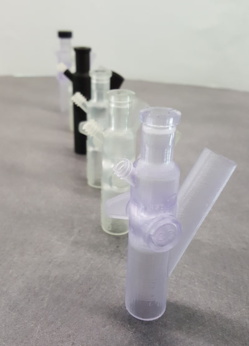 Les valves trachéales permettent de descendre une sonde dans la trachée du patient, pour dégager ses voies respiratoires, tout en garantissant la non nébulisation des microbes et virus dans la pièce où travaille le personnel médical. © KSB Les valves trachéales permettent de descendre une sonde dans la trachée du patient, pour dégager ses voies respiratoires, tout en garantissant la non nébulisation des microbes et virus dans la pièce où travaille le personnel médical. © KSB