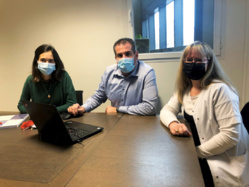 L'équipe projet de la Clinique du Parc Lyon. De gauche à droite : Alice Colombier, cheffe du projet DPI, Franck Zanibellato, directeur de la clinique et Alexandra Fray, infirmière référente Expert Santé. ©DR