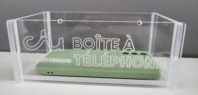 Le CHU de Clermont-Ferrand reçoit 180 boites à téléphone pour limiter les écrans et renforcer le lien parent-enfant à l’hôpital Estaing