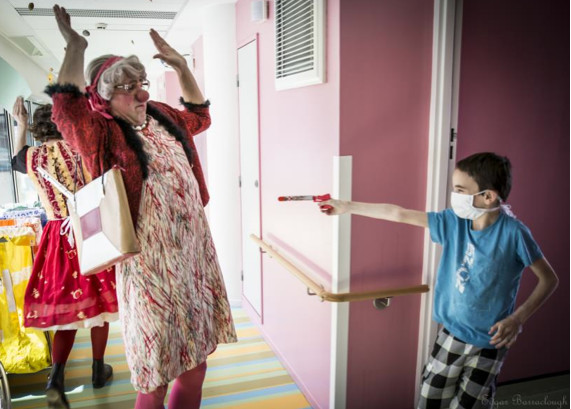 Vivre aux Éclats lance une campagne d’appels aux dons pour offrir aux enfants malades « du rire tous les mardis à l’hôpital »