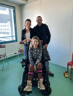 Portrait d’une famille au sein de l’Escale, service de service de médecine physique et de réadaptation pédiatrique », soit « L’Escale, service de service de médecine physique et de réadaptation pédiatrique »