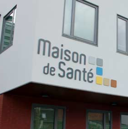 Centres de santé : un accès aux soins renforcé, une prise en charge sécurisée Centres de santé : un accès aux soins renforcé, une prise en charge sécurisée