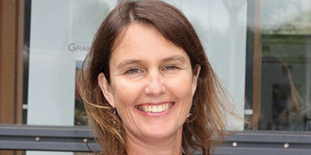 Le Pr Christine Balagué présidente de  la Chaire Réseaux Sociaux et Objets Connectés Le Pr Christine Balagué présidente de  la Chaire Réseaux Sociaux et Objets Connectés