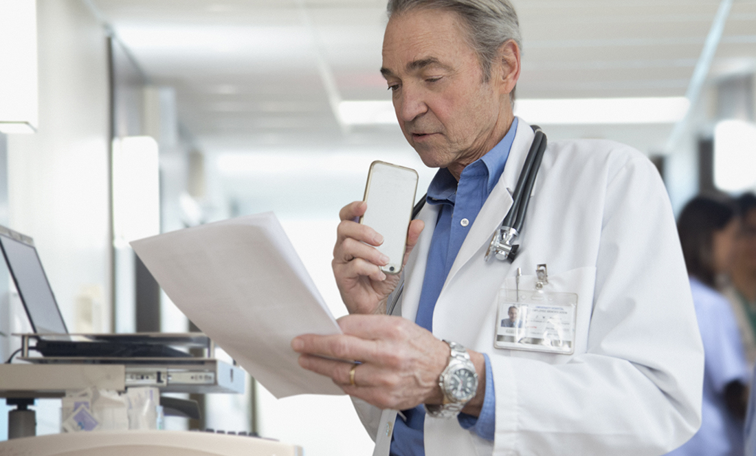 Les professionnels de santé peuvent dicter dans le Cloud en toute sécurité avec Dragon Medical One