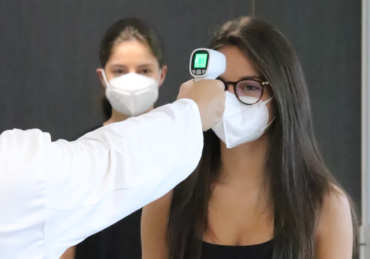 Le thermomètre frontal sans contact, un allié de choix pour le déconfinement et la lutte contre le SARS-CoV-2