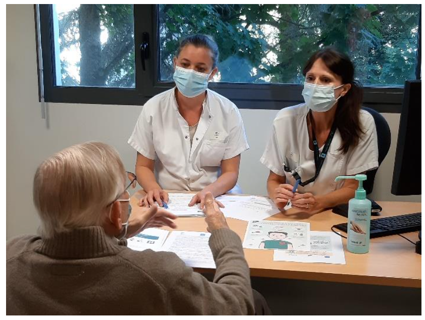Entretien du premier patient HCL, le 1er octobre, avec un binôme infirmière / pharmacien hospitalier