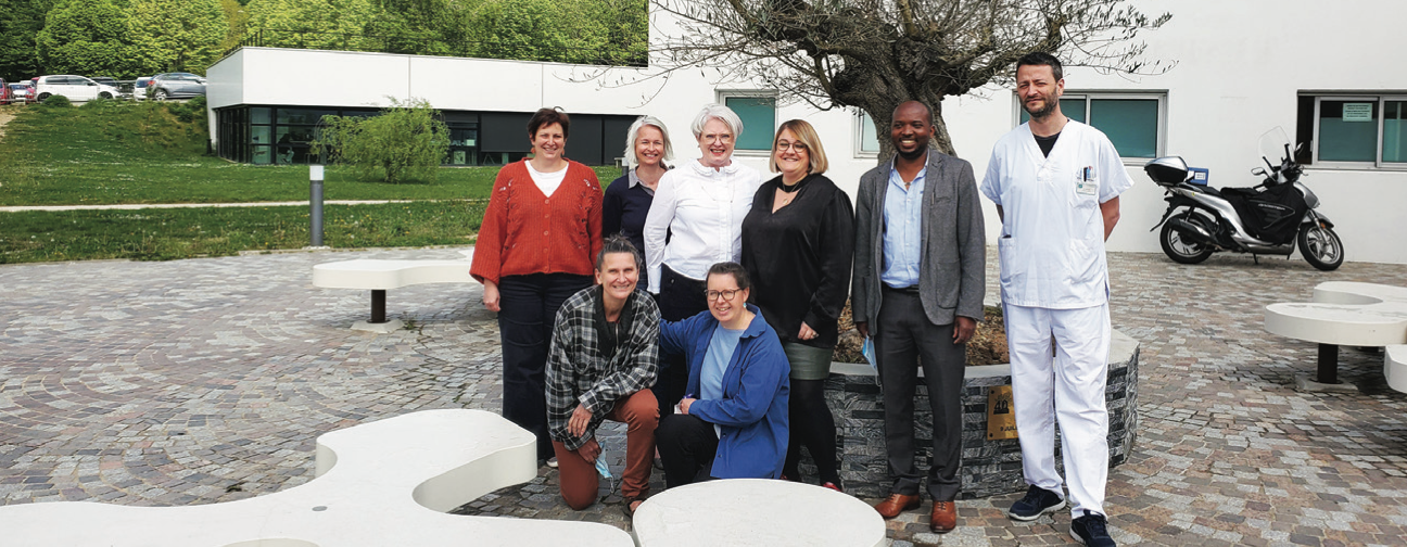L’équipe SPRI. De gauche à droite, debout : Caroline Neulier-Lozinski (praticien hygiéniste), Marina Michel (paramédicale hygiéniste), Nathalie Bazire (IDE hygiéniste), Catherine Vilaca (technicienne biohygiéniste), Jean-Claude Iyakaremye (IMH), Yannick Jaffry (ASH) / De gauche à droite, devant : Isabelle Roland (IMH), Marie-Renée Le Bihan (secrétaire). ©DR L’équipe SPRI. De gauche à droite, debout : Caroline Neulier-Lozinski (praticien hygiéniste), Marina Michel (paramédicale hygiéniste), Nathalie Bazire (IDE hygiéniste), Catherine Vilaca (technicienne biohygiéniste), Jean-Claude Iyakaremye (IMH), Yannick Jaffry (ASH) / De gauche à droite, devant : Isabelle Roland (IMH), Marie-Renée Le Bihan (secrétaire). ©DR