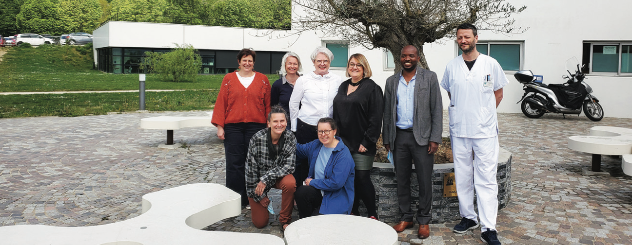 L’équipe SPRI. De gauche à droite, debout : Caroline Neulier-Lozinski (praticien hygiéniste), Marina Michel (paramédicale hygiéniste), Nathalie Bazire (IDE hygiéniste), Catherine Vilaca (technicienne biohygiéniste), Jean-Claude Iyakaremye (IMH), Yannick Jaffry (ASH) / De gauche à droite, devant : Isabelle Roland (IMH), Marie-Renée Le Bihan (secrétaire). ©DR