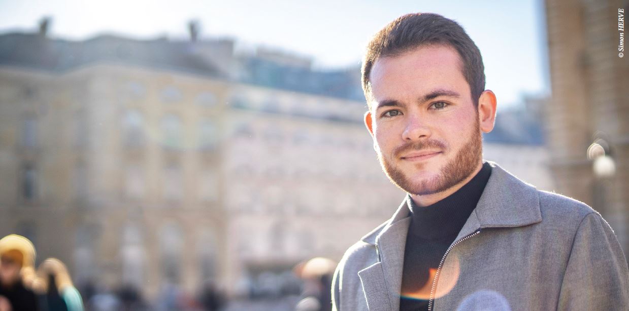 Thibault Courgeon, élève directeur d’hôpital à l’École des Hautes Études en Santé Publique (EHESP – promotion 2021-2022 Germaine Poinso-Chapuis). ©Simon HERVE