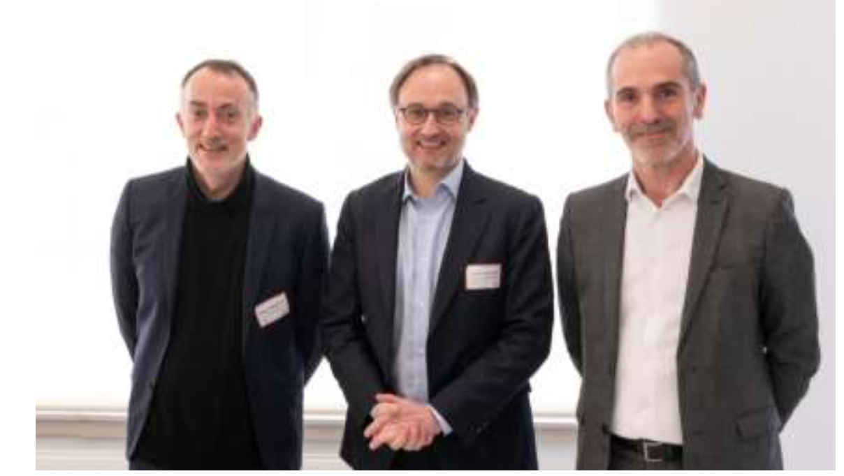 De gauche à droite : Etienne Vervaecke, Directeur Général d’Eurasanté ; Franck Mouthon, Président de France Biotech ; Frédéric Boiron, Directeur Général du CHU de Lille