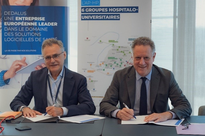 Signature de la convention de partenariat, avec Andrea Fiumicelli, président du groupe Dedalus, et Nicolas Revel, directeur général de l’AP-HP.