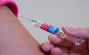 Augmenter la couverture vaccinale des soignants : retour sur deux initiatives à succès