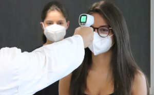 Le thermomètre frontal sans contact, un allié de choix pour le déconfinement et la lutte contre le SARS-CoV-2