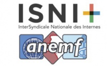 Médecins, internes et étudiants hospitaliers attendent leur place à la table des négociations