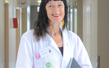 La Dr Suzette Delaloge reçoit le Grand Prix de la Recherche Ruban Rose
